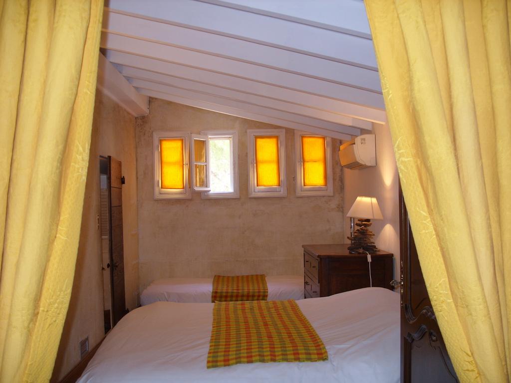 Mas Des Collines Bed & Breakfast Fontvieille Bagian luar foto